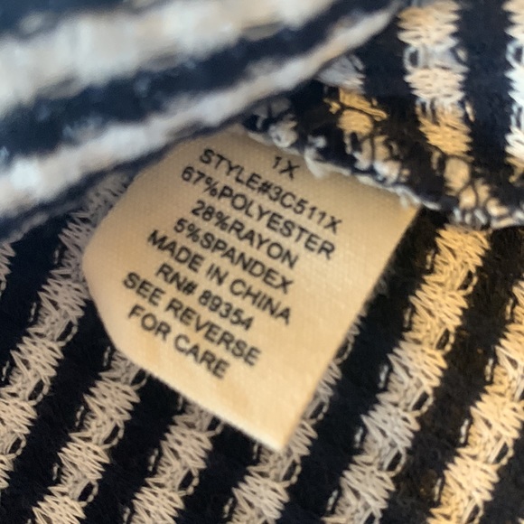 NWT No Comment Plus NY LA Blue white Striped Lace Sleeves Stretch Top Size 1X - Picture 9 of 9